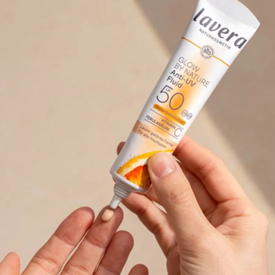 Fluide solaire anti-uv spf 50 Glow by Nature - Lavera