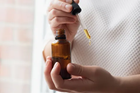 Vertus et bienfaits des huiles végétales sur votre peau et vos cheveux